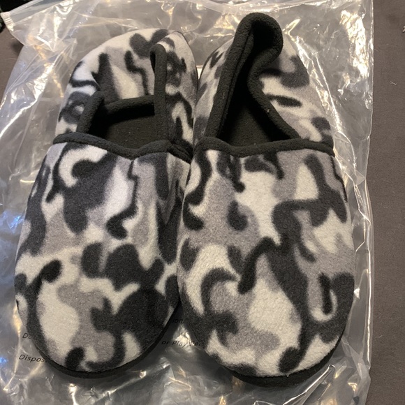 FREE W/PURCHASE OF $10 or MORE! LA PLAGE Slippers 4-5 Camouflage Indoor/Outdoor - Picture 3 of 5